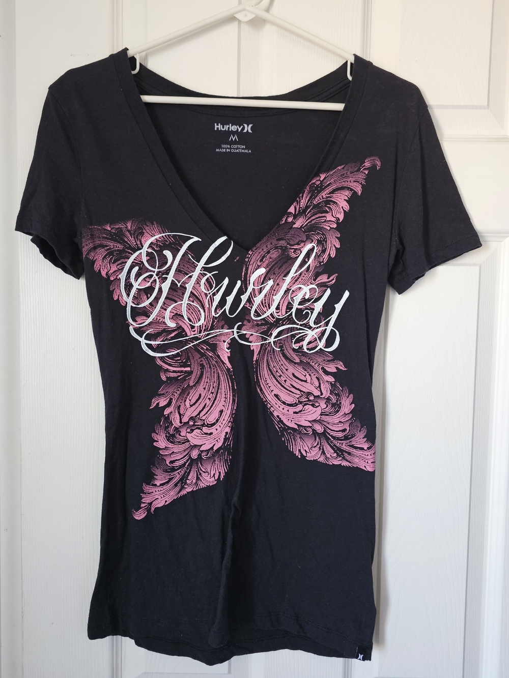 Vintage Y2K Hurley Women’s Black V-Neck Tee with Pink Graphic- Size M
